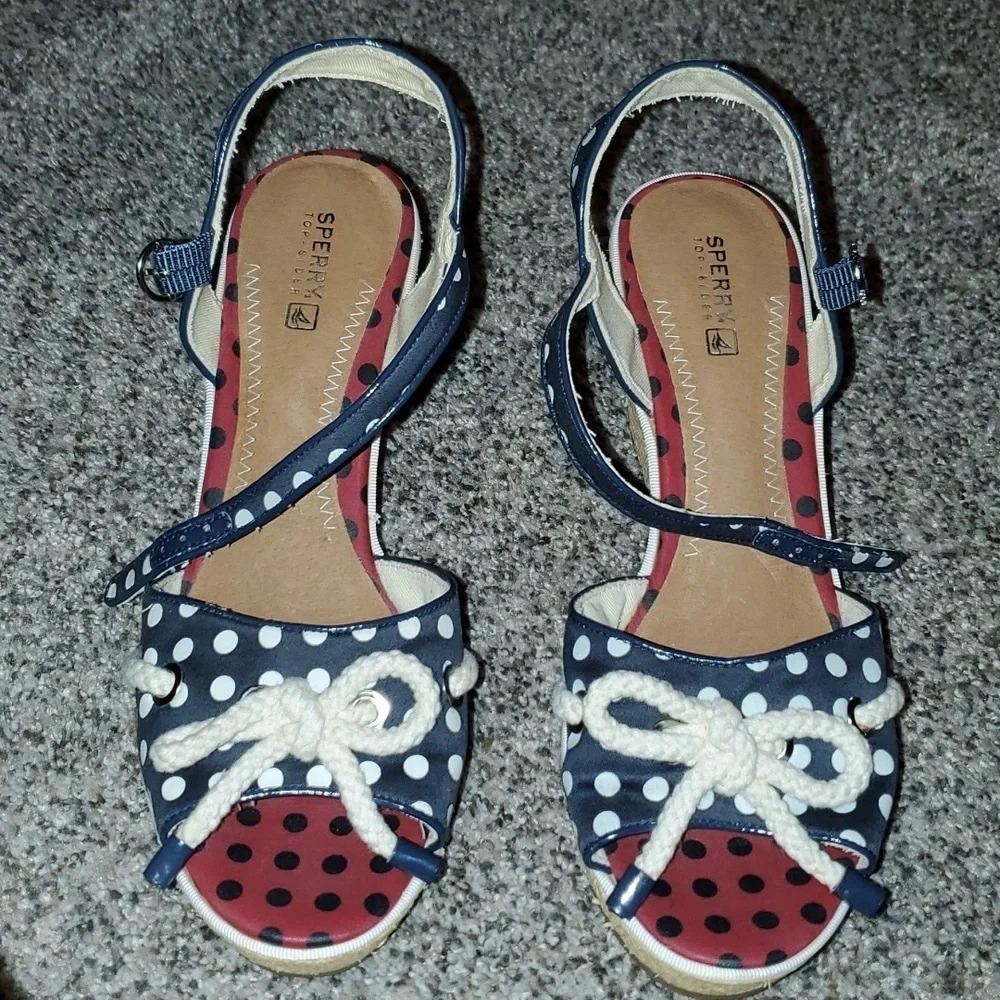 Sperry Polka-dot Sandals feature a blue & white polka dot‎ design with rope bow